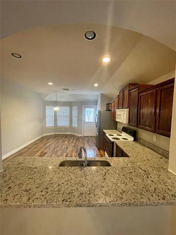 Building Photo - 5721 Quicksilver Dr