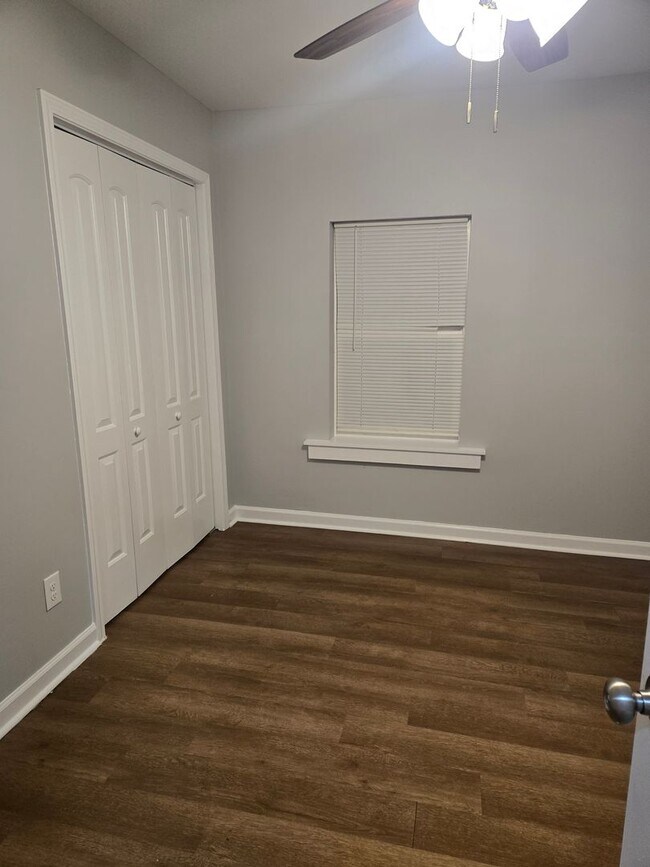 Building Photo - Fresh 3BR/1BA house