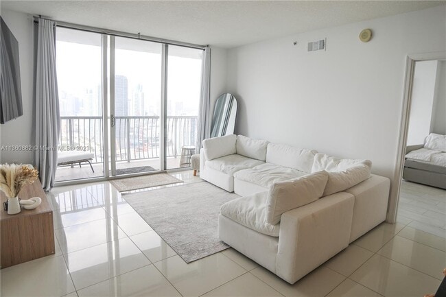 Building Photo - 1717 N Bayshore Dr