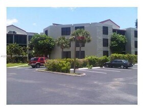 Building Photo - 210 Lake Pointe Dr