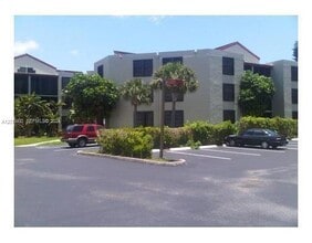 Building Photo - 210 Lake Pointe Dr