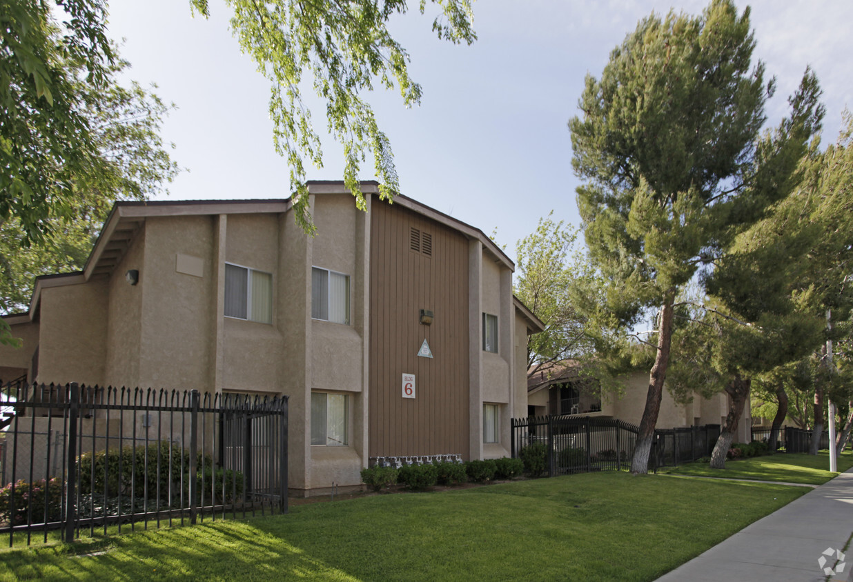 Primary Photo - East 35th St. Apartments