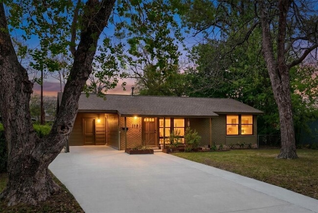 Foto del edificio - 5205 Andover Pl