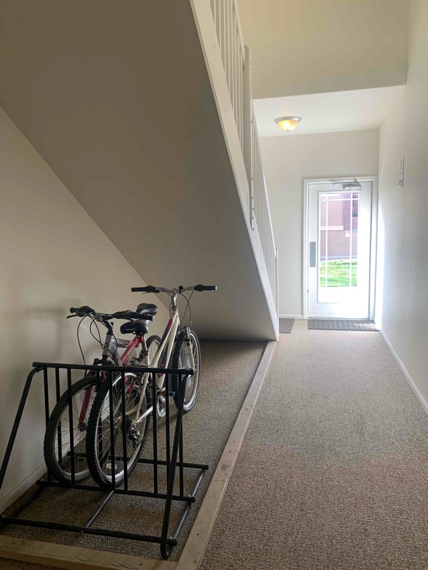 Building Photo - 2803 Kansas Dr