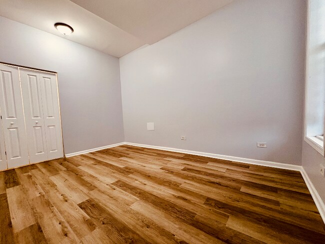 Foto del edificio - 2657 W North Ave