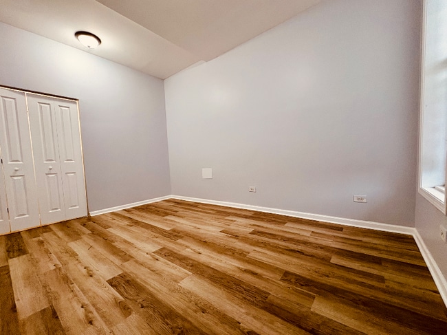 Building Photo - 2657 W North Ave