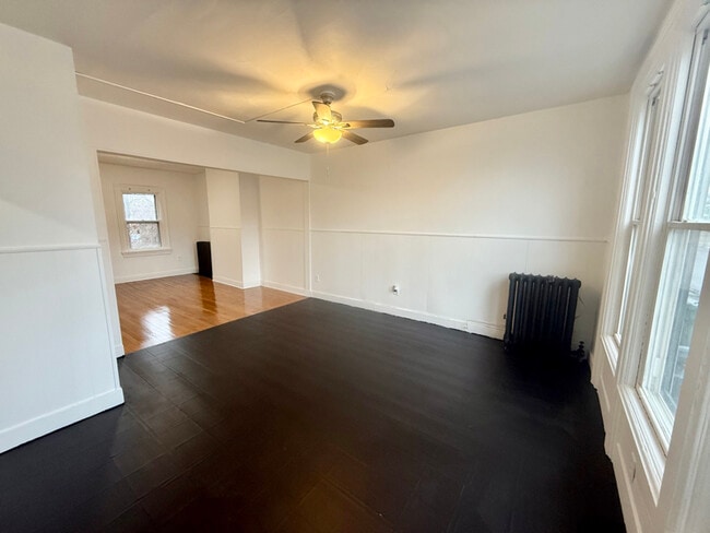 Building Photo - 194 Main St