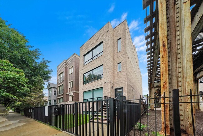 Building Photo - 3415 N Bosworth Ave