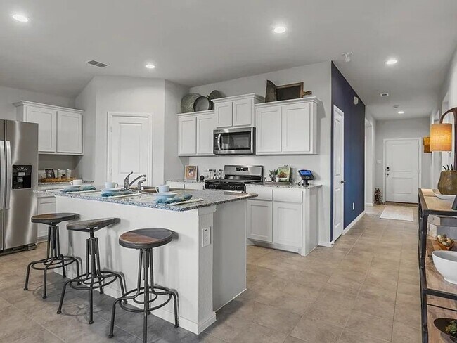 Foto del edificio - Vibrant new construction 4BR House in Fort...