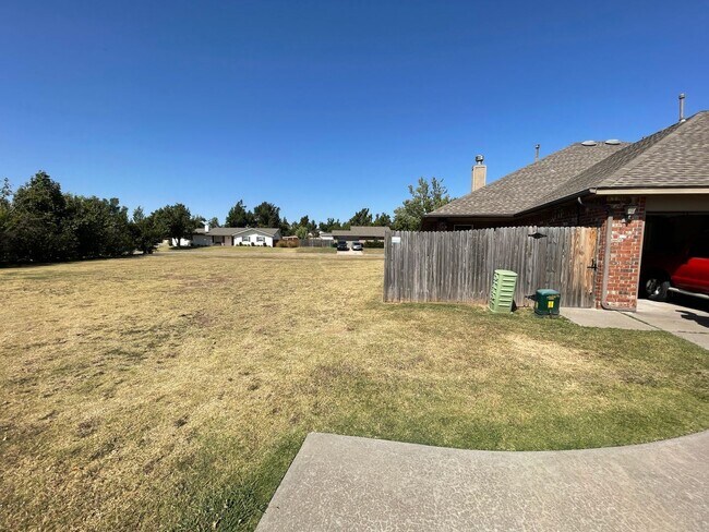 Building Photo - 3 br, 2 bath House - 400 N Willowood Drive