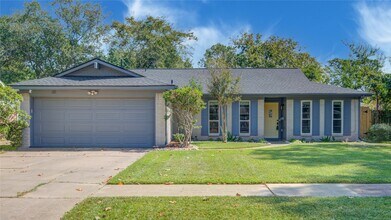 Building Photo - 966 Redway Ln