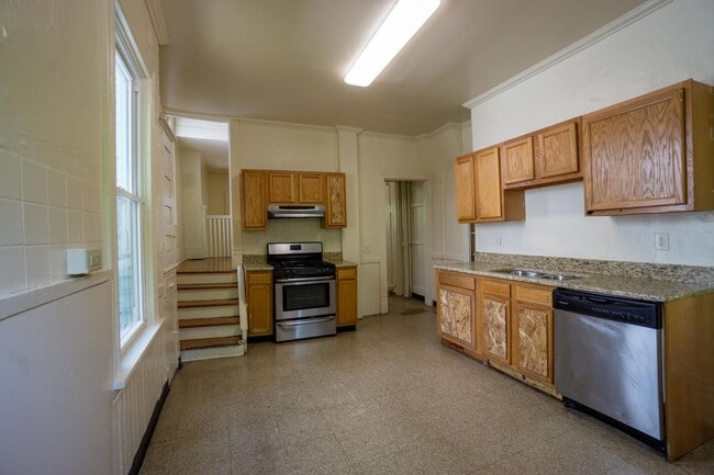 Foto del edificio - AVAIL 6/1/26 - Charming 5 bedroom Home wit...