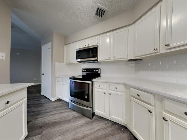 Building Photo - 15227 Dunstable Ln