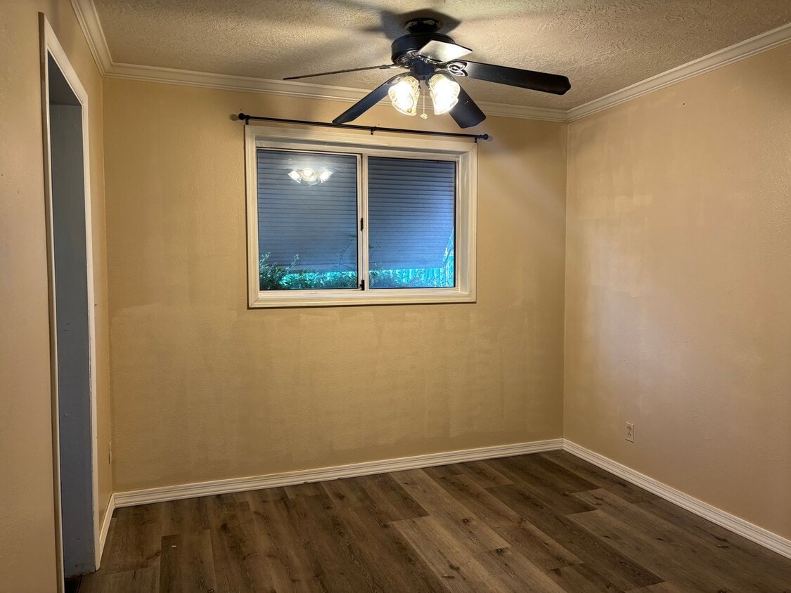 Building Photo - 2 bedroom 2 bath