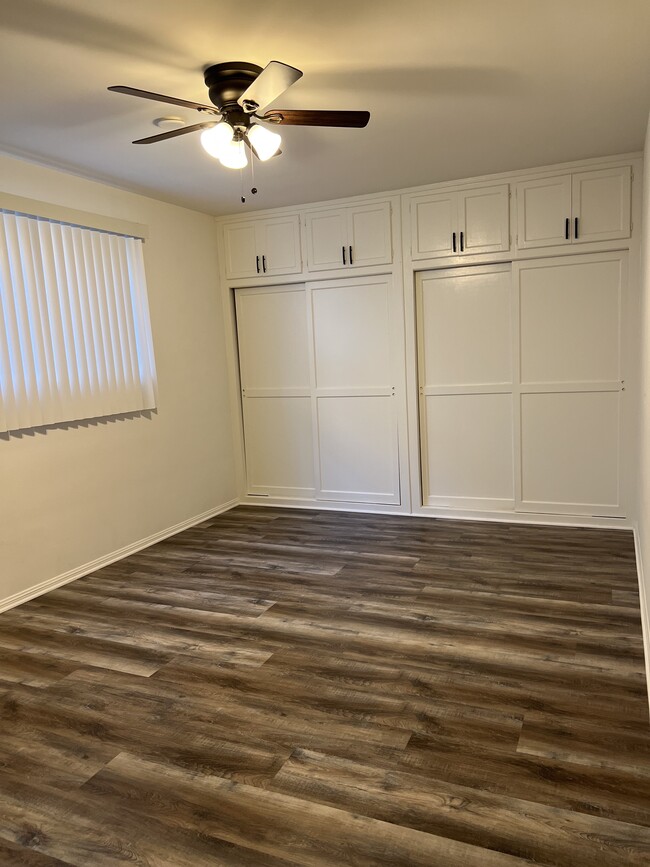 Building Photo - 1118 S Sherbourne Dr