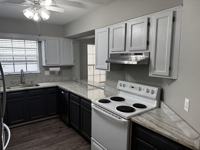 Foto del edificio - 408 Adam St NW