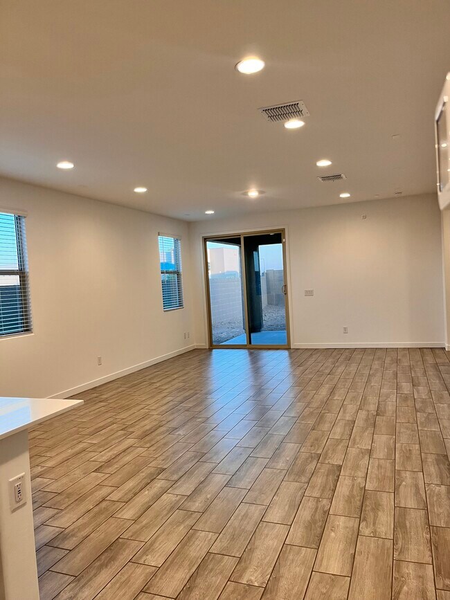 EXPANSIVE GREAT ROOM WITH 6"X24" TILES - 23083 E Pegasus Pky