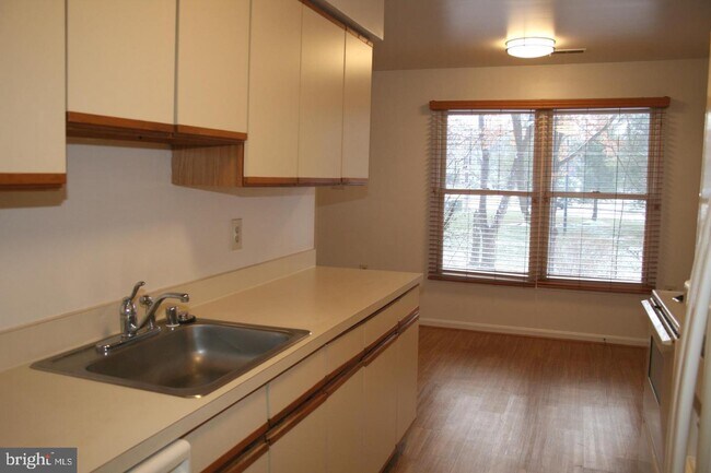 Building Photo - 7562 Belle Grae Dr
