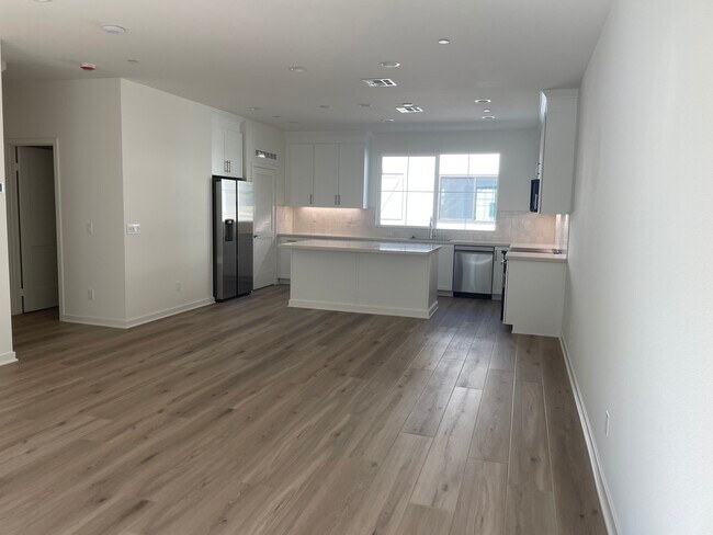 Foto del edificio - 2577 Delphinium Ln