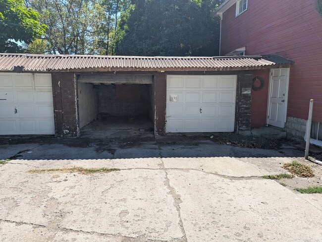 Building Photo - 131 1/2-131-132 E Pleasant St