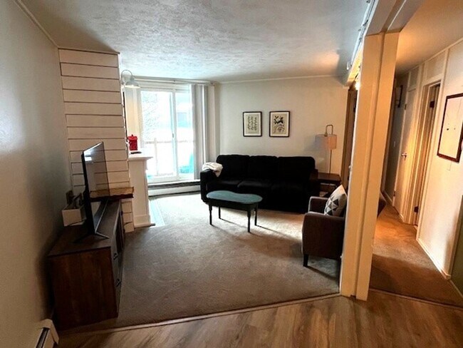 Building Photo - Long Term Rental- Treehouse Condos 207B