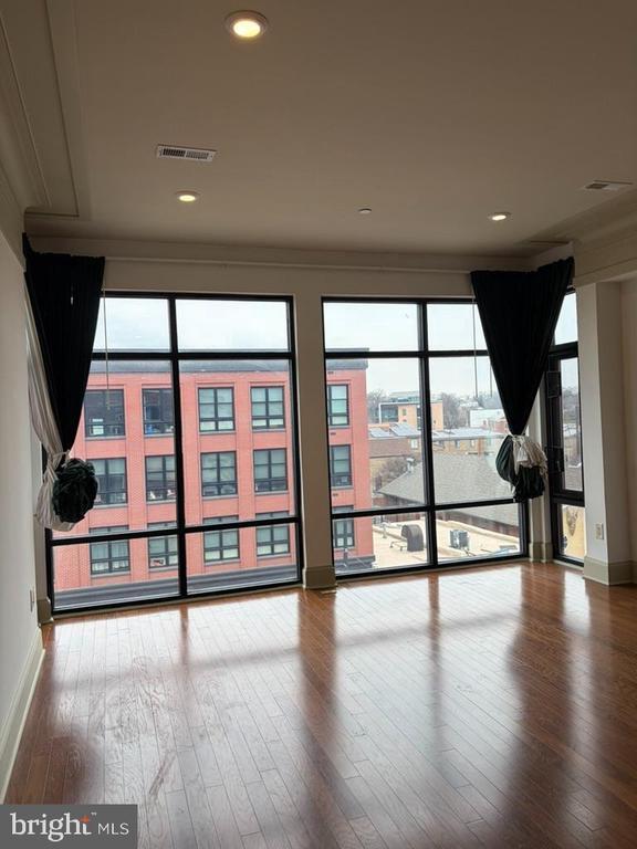 Foto del edificio - 1301 H St NE