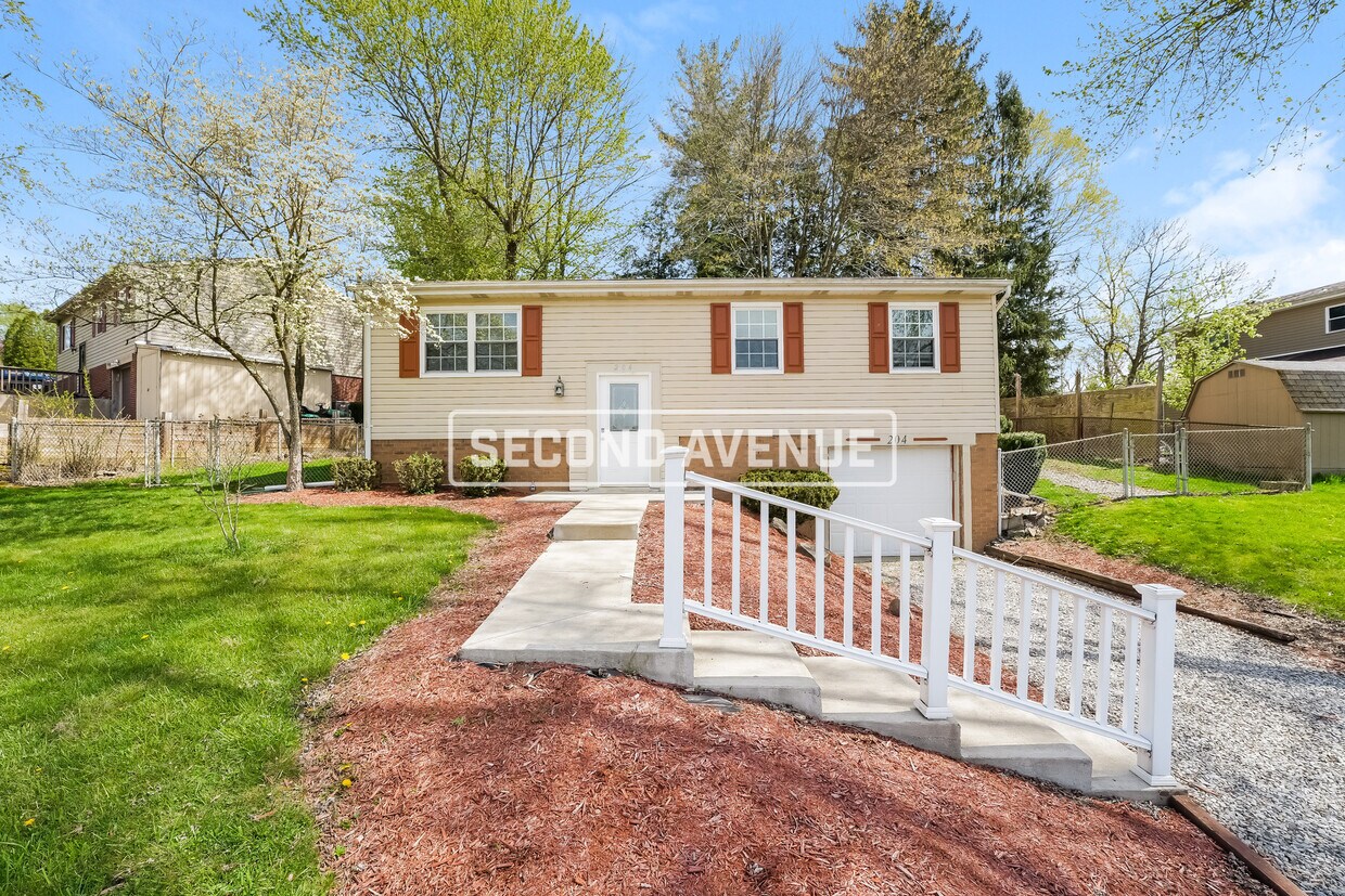 Primary Photo - 204 Dolomite Dr