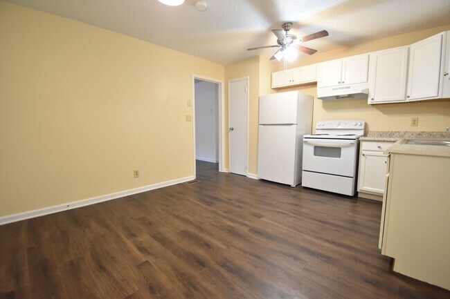 Foto del edificio - 4 Bedroom 1.5 Bathroom Home- No Pets