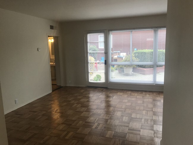 Building Photo - 817 Gonzalez Dr