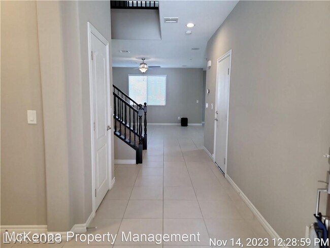 Building Photo - 3 br, 2.5 bath House - 3402 Par One Pl