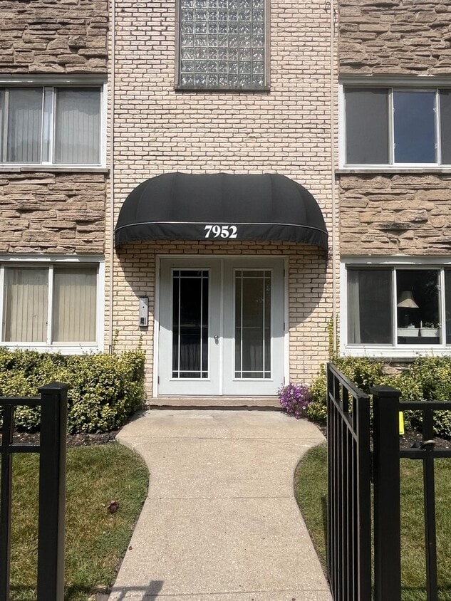 Primary Photo - 7952 Madison St