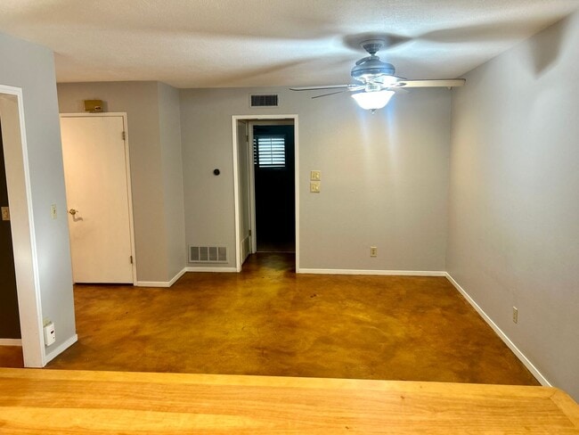 Building Photo - Single Family Home