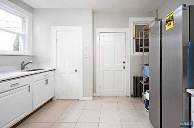 Building Photo - 57 Tappan St
