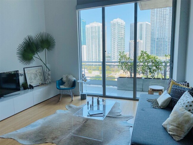 Foto del edificio - 690 SW 1st Ct