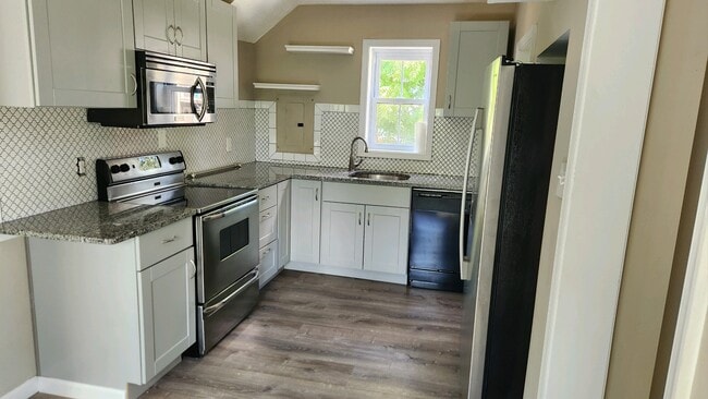 Cocina - 611 Hoppers Ln