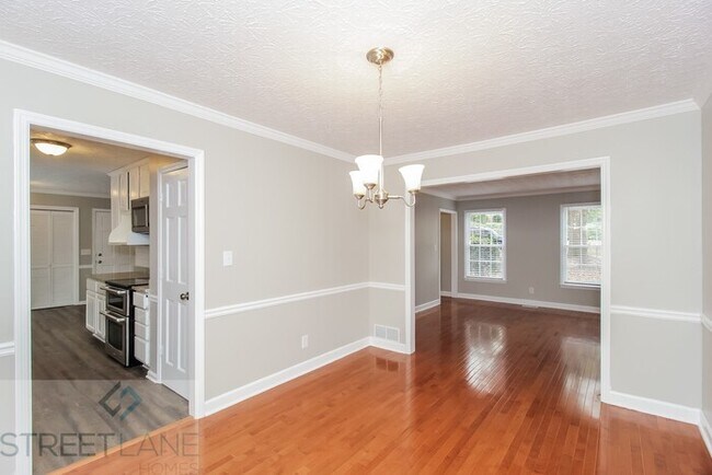 Building Photo - REDUCED! - Now offering $1100 off first fu...