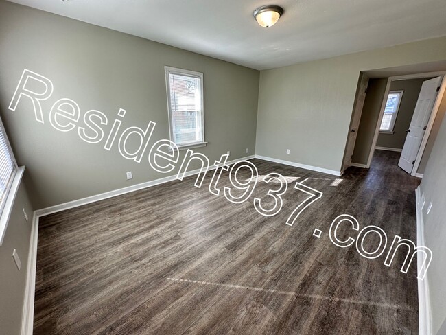 Building Photo - Updated 2 Bed 1 Bath in desired Belmont Area