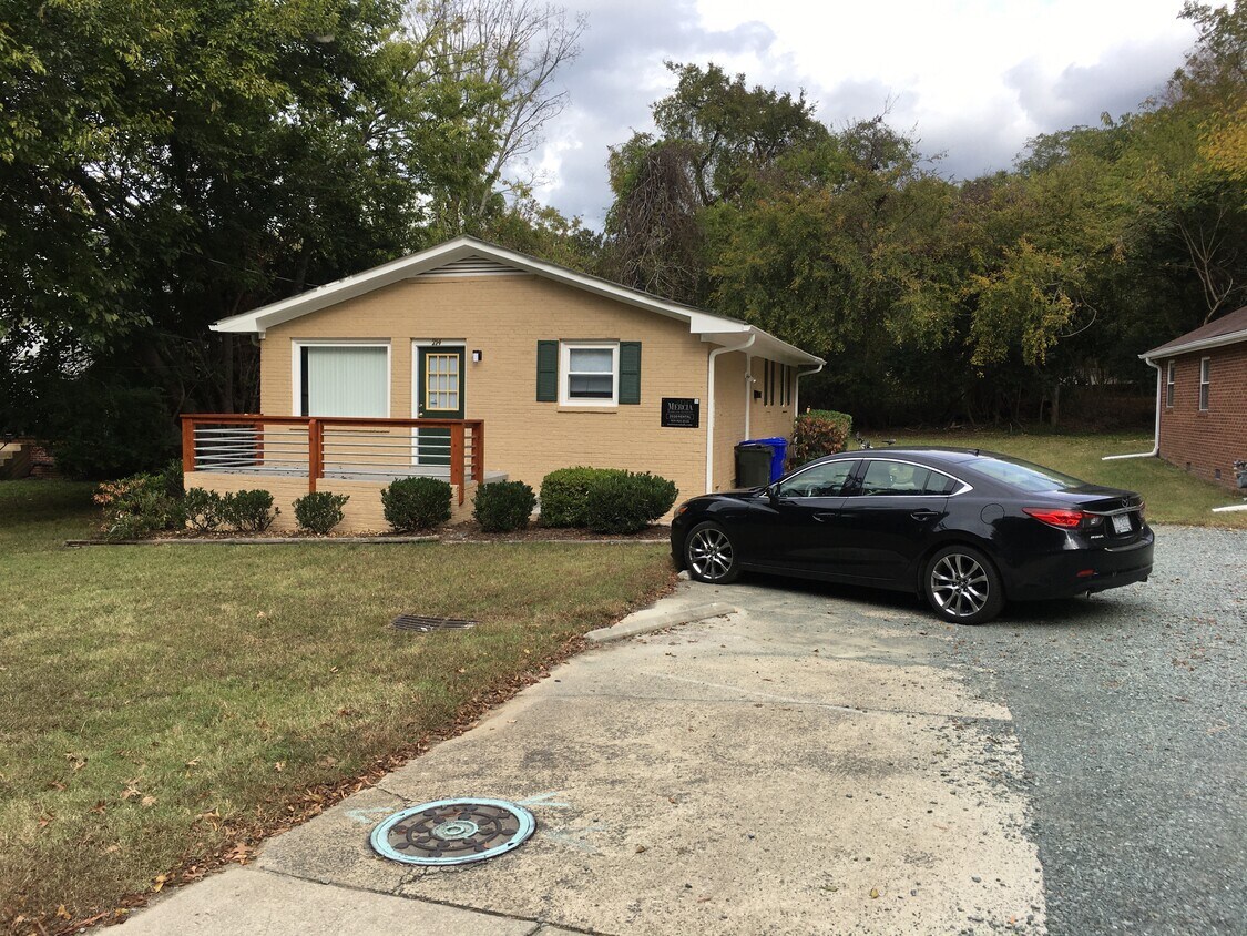 Primary Photo - 214 Mitchell Ln