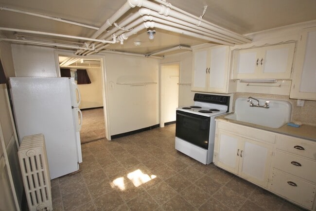 Building Photo - 1 Bedroom/1 Bathroom Apartment