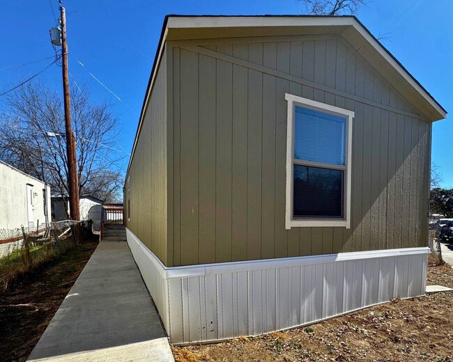 Building Photo - 7650 US-90