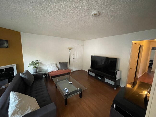 Foto del edificio - 204 Catalina Ave