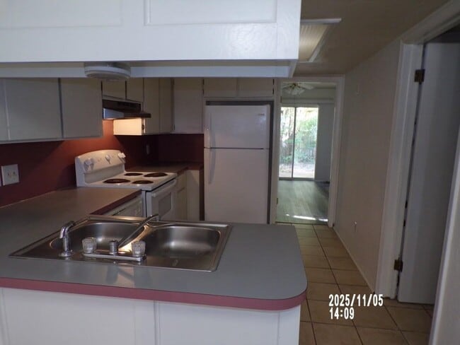 Building Photo - 2905 NE Tortoise Dr