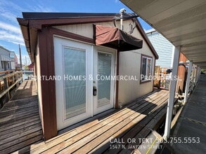 Building Photo - 1547 N Jantzen St