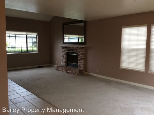 Building Photo - 1060 Sunbird Dr