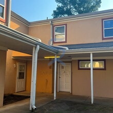 Building Photo - 2041 Oak Park Ln