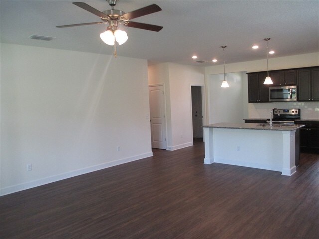 Foto del edificio - 3070 Creek Village Ln