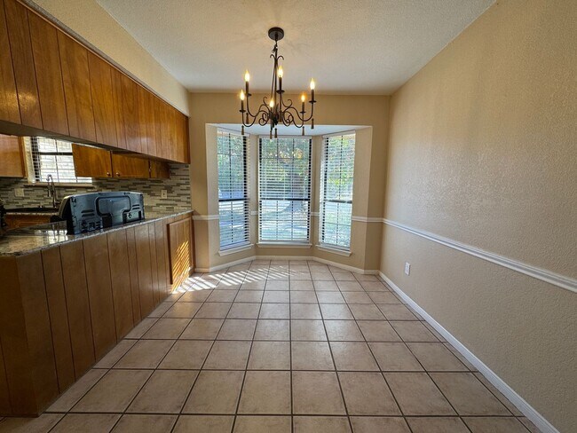 Foto del edificio - 2212 Phyllis Dr