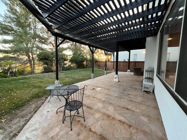 Building Photo - AVAILABLE SOON! 4 BED / 3 BATH TEMEKU HILLS HOME FOR RENT! LARGE BACKYARD + AMENITIES GALORE!