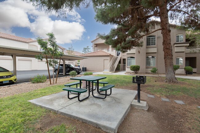 Building Photo - HENDERSON 2 BEDROOM, 2 BATH CONDO IN GATED...