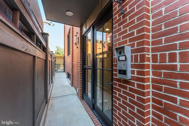 Foto del edificio - 1775 Swann St NW